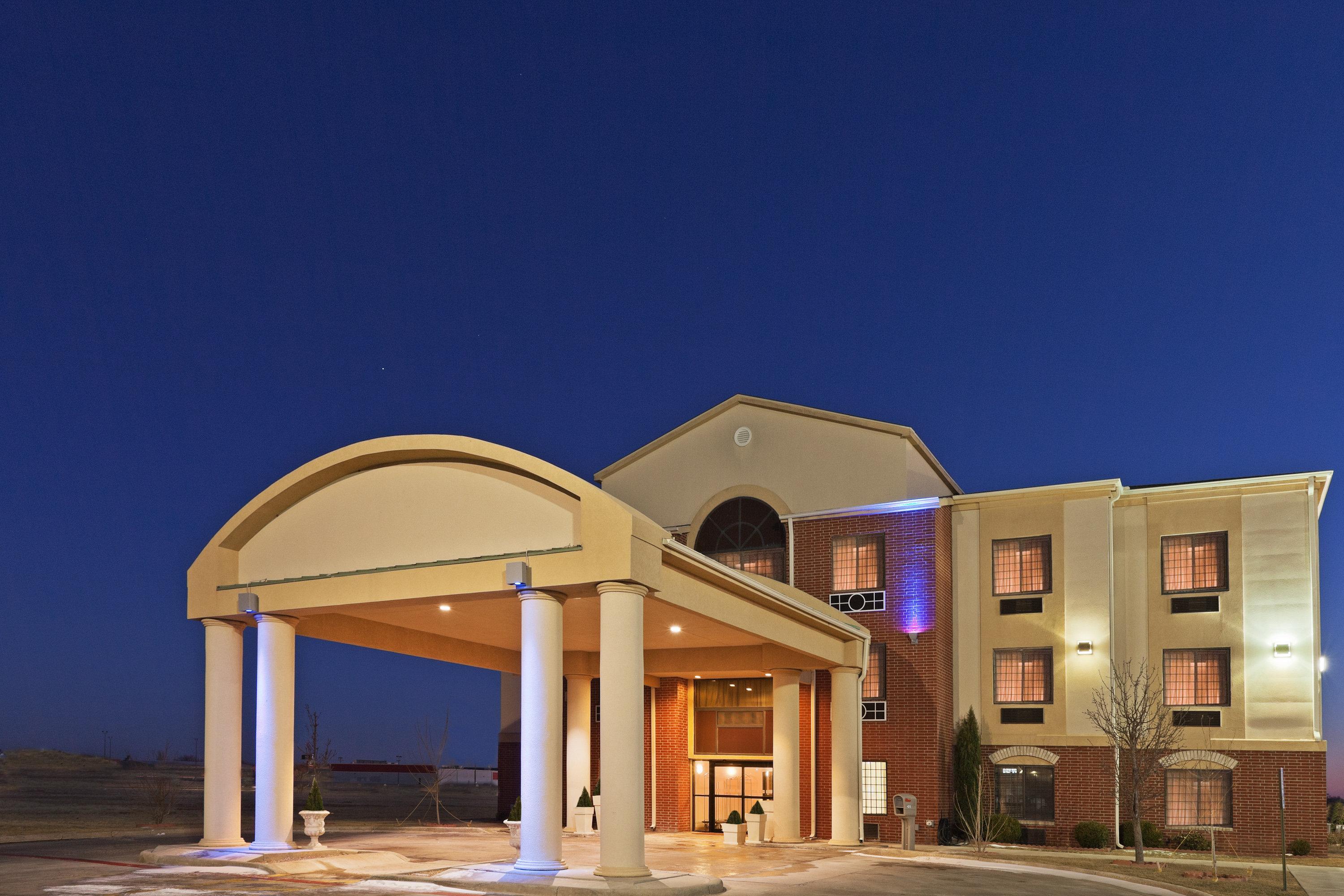 Holiday Inn Express Hotel & Suites Plainview By Ihg Exteriör bild